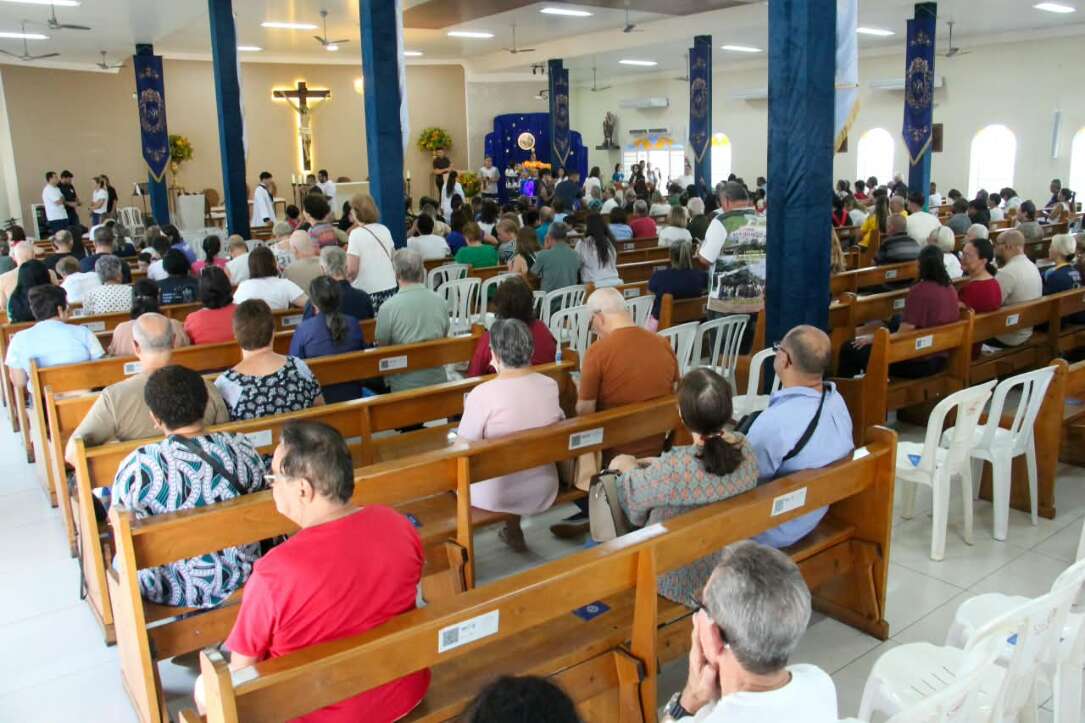 Pela fresta da janela, Márcio encontra lugar para celebrar sua fé por Aparecida