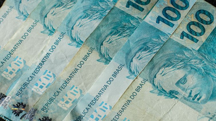 Indústria aponta juros altos como principal barreira ao crédito Indústria aponta juros altos como principal barreira ao crédito