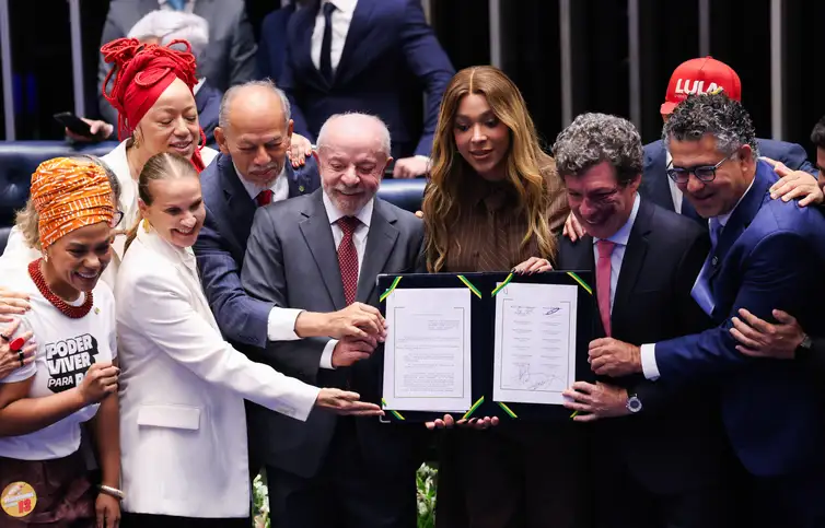 Descanso de trabalhador não quebra empresas, diz Lula após fim da 6x1