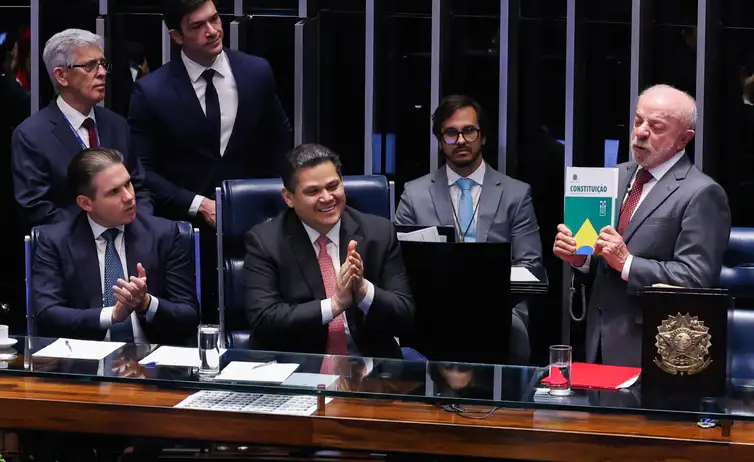 Descanso de trabalhador não quebra empresas, diz Lula após fim da 6x1
