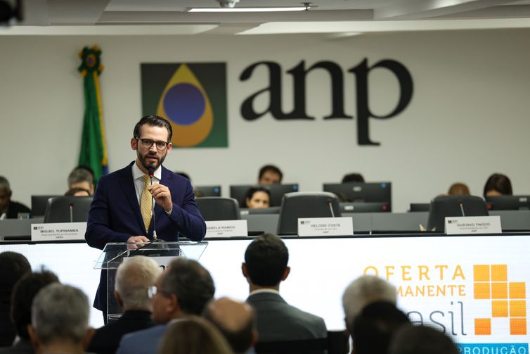 Maior leilão do pré-sal termina com sete dos 13 blocos arrematados Maior leilão do pré-sal termina com sete dos 13 blocos arrematados
