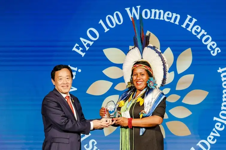 Pescadoras brasileiras recebem título de heróinas em premiação da FAO Pescadoras brasileiras recebem título de heróinas em premiação da FAO