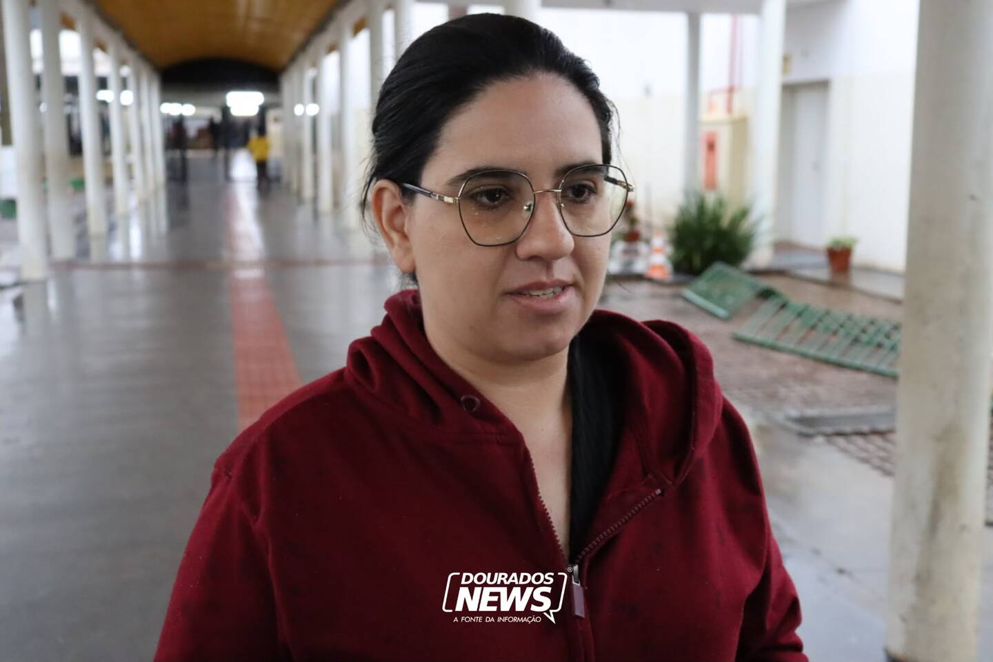 Mesmo debaixo de chuva, eleitores chegam cedo para votar em Dourados Mesmo debaixo de chuva, eleitores chegam cedo para votar em Dourados