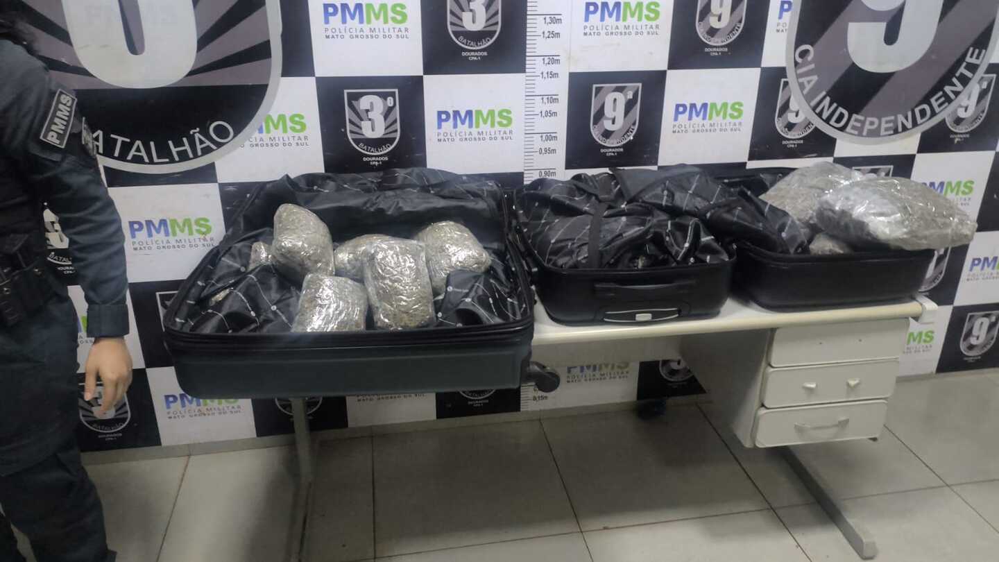 Paranaenses são presos com 62 kg de drogas em carros de aplicativo em Dourados