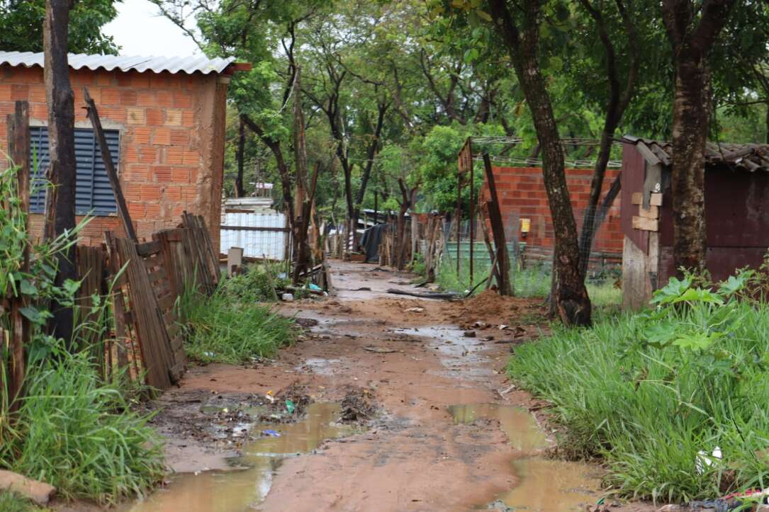 Chuva passa, mas água pode permanecer por até 30 dias em favela da Capital Chuva passa, mas água pode permanecer por até 30 dias em favela da Capital