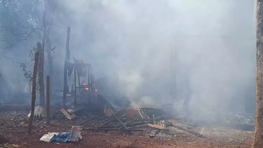 Incêndio destrói casas e área de mata no Estrela Porã; causas ainda são investigadas Incêndio destrói casas e área de mata no Estrela Porã; causas ainda são investigadas