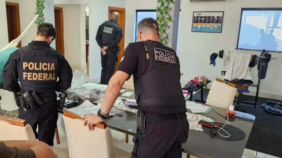 Polícia tenta prender 5 no Brasil e 3 na Irlanda por tráfico de mulheres Polícia tenta prender 5 no Brasil e 3 na Irlanda por tráfico de mulheres