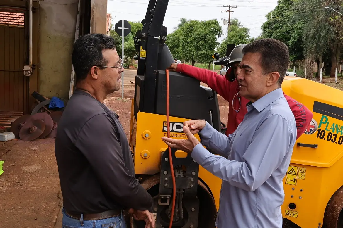 Prefeitura inicia recuperação de ruas no Terra Roxa após chuvas ampliarem buracos Prefeitura inicia recuperação de ruas no Terra Roxa após chuvas ampliarem buracos