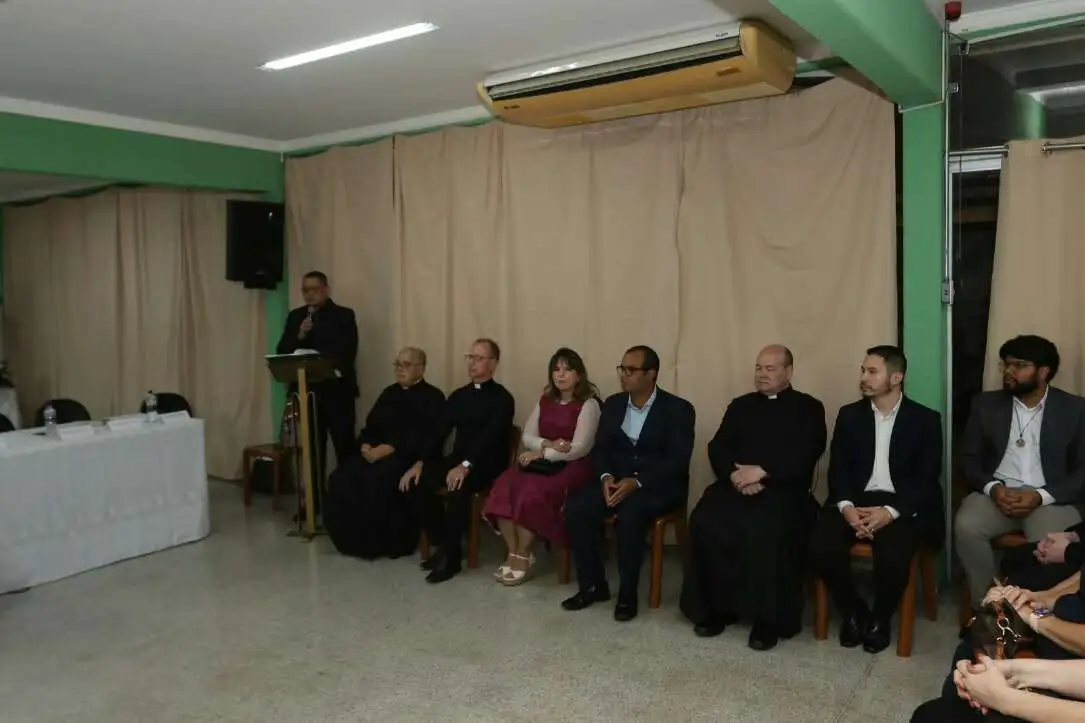 Fotos e cartas antigas podem ajudar padre João Crippa a virar santo Fotos e cartas antigas podem ajudar padre João Crippa a virar santo