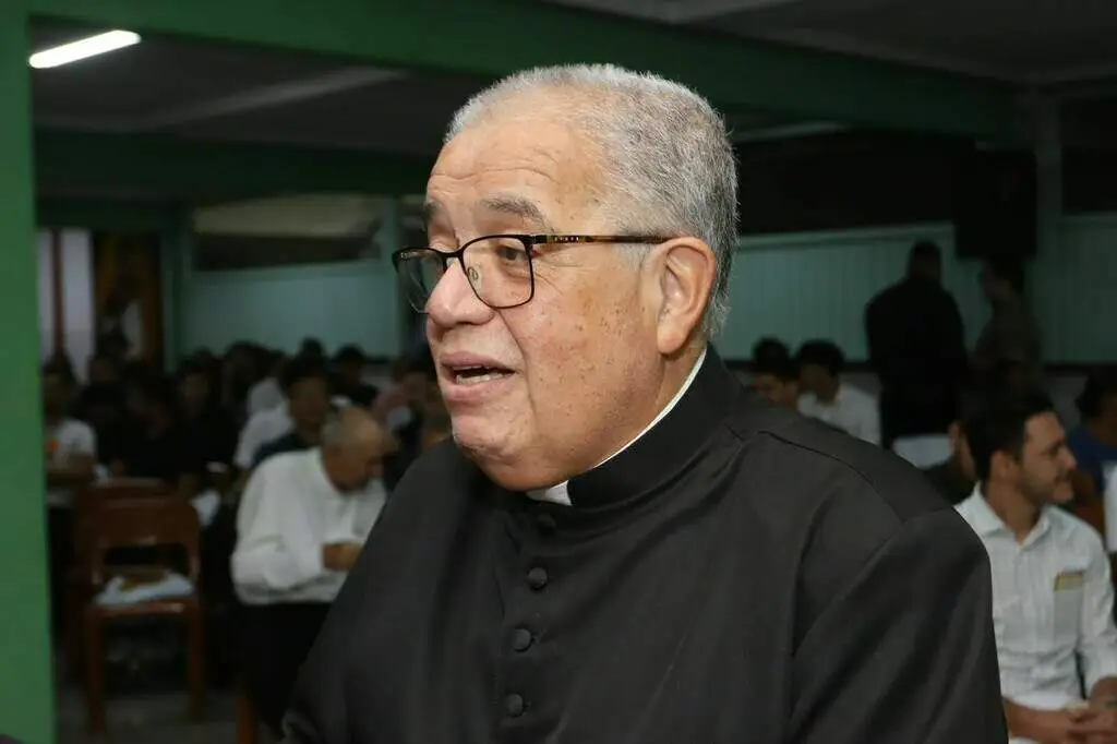 Fotos e cartas antigas podem ajudar padre João Crippa a virar santo Fotos e cartas antigas podem ajudar padre João Crippa a virar santo