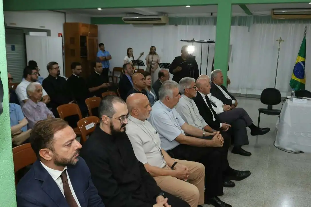 Fotos e cartas antigas podem ajudar padre João Crippa a virar santo Fotos e cartas antigas podem ajudar padre João Crippa a virar santo