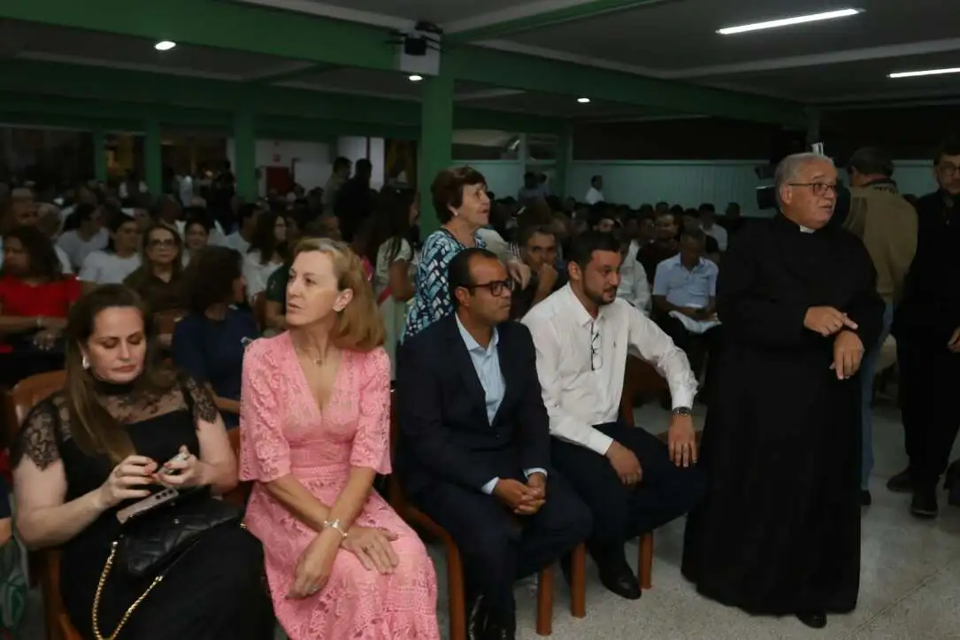 Fotos e cartas antigas podem ajudar padre João Crippa a virar santo Fotos e cartas antigas podem ajudar padre João Crippa a virar santo