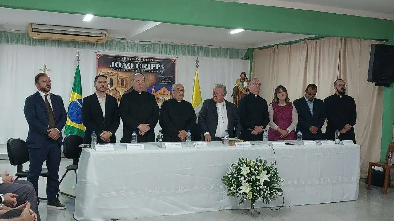 Fotos e cartas antigas podem ajudar padre João Crippa a virar santo Fotos e cartas antigas podem ajudar padre João Crippa a virar santo
