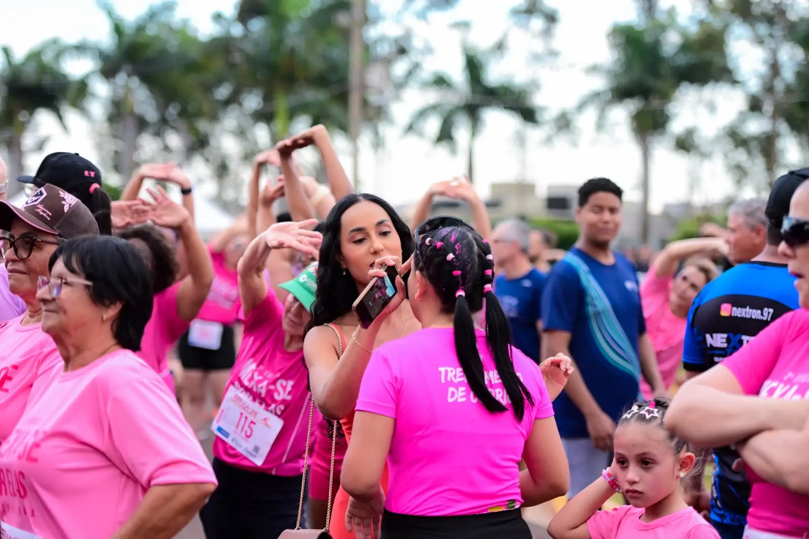 Mulheres participam da corrida “Mexa-se por Elas” e prefeito destaca união pela saúde Mulheres participam da corrida “Mexa-se por Elas” e prefeito destaca união pela saúde